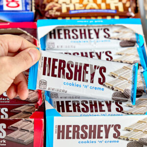 HERSHEY'S Cookies n' Creme Chocolate Bar 1.55 oz. - 36/Box