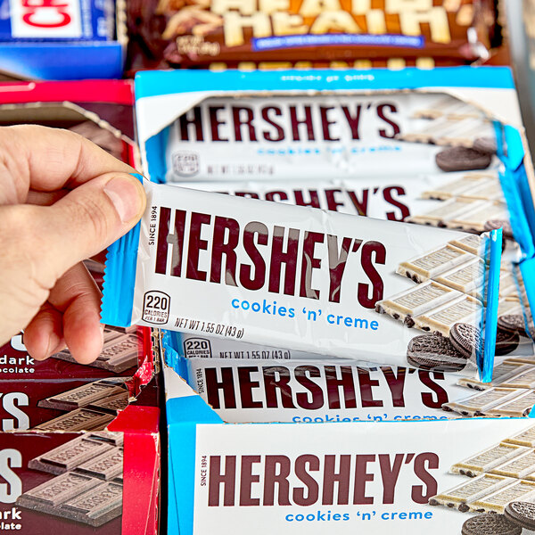 HERSHEY'S Cookies n' Creme Chocolate Bar 1.55 oz. - 36/Box
